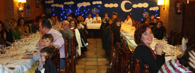 ¡Un brindis por la libertad! 2009_benefit_table.jpg